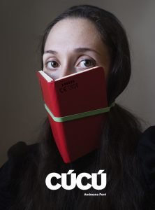 Una donna con un libro sulla bocca di Andreana Ferri