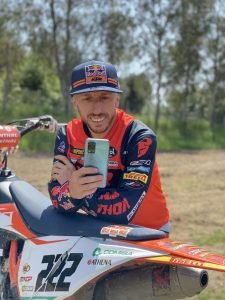 Tony Carioli e la sua KTM con il nuovo relame 8 5G