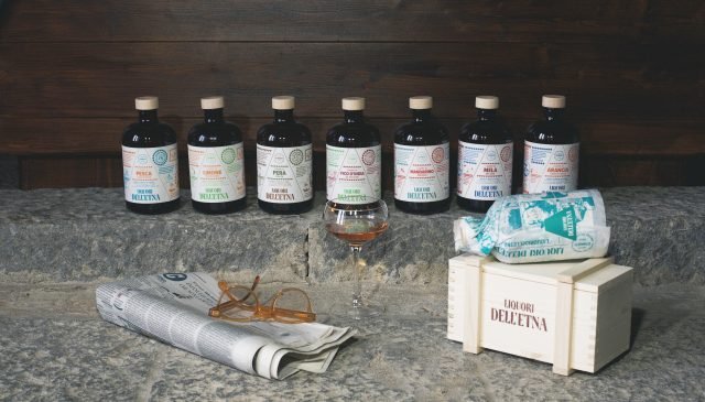le sette bottiglie dei Liquori dell'Etna