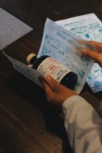 bottiglia di liquore alla mela