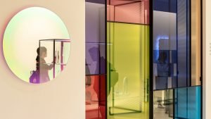 Un'immagine dell'interno della fiera