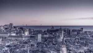 veduta di Genova in blu