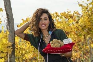 Caterina balivo e un tartufo gigante