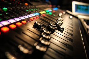un mixer aufio è uno strumento musicale