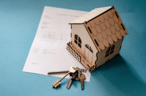 un mutuo per la casa e un modellino