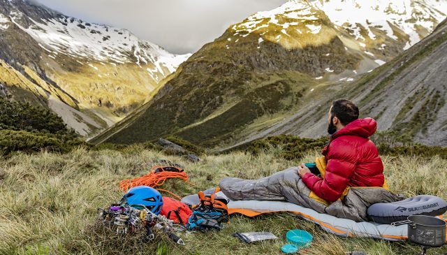 Lachlan Gardiner in Nuova Zelanda coi prodotti Sea To Summit