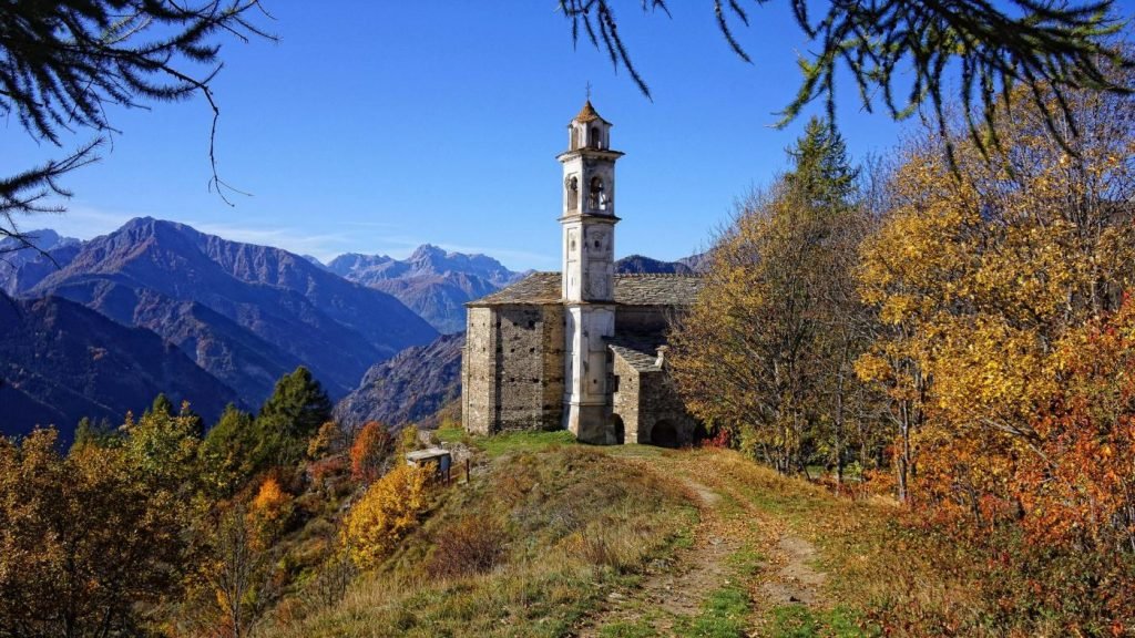 una chiesa in Valle Maira