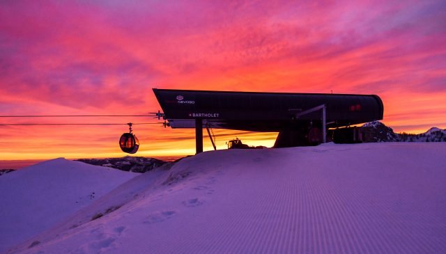 prato nevoso al tramonto, funivia La Rossa