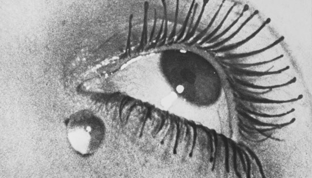 2. Man Ray. Les larmes/Le lacrime, 1930-1932 (1976). stampa in bianco e nero alla gelatina d’argento, 17.5 x 23 cm. Courtesy Archivio Storico della Biennale di Venezia - ASAC, Venezia © Man Ray Trust by SIAE 2023