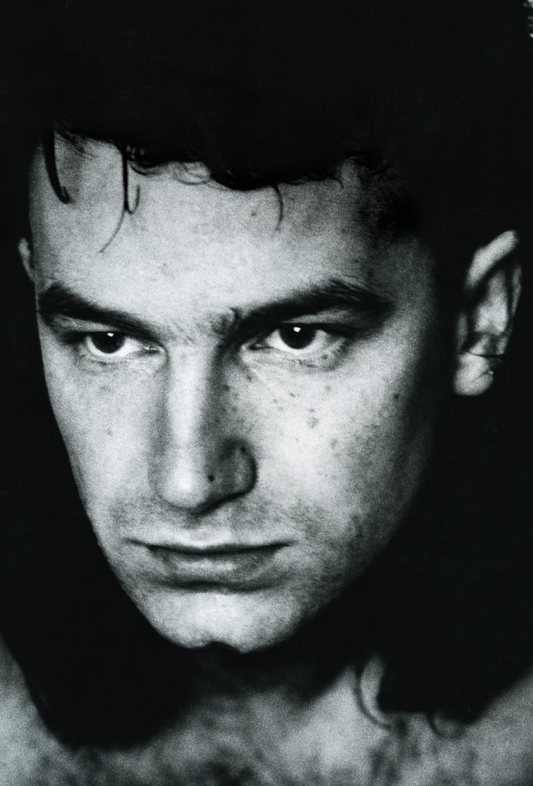 un'immagine di Bono, cantante degli U2