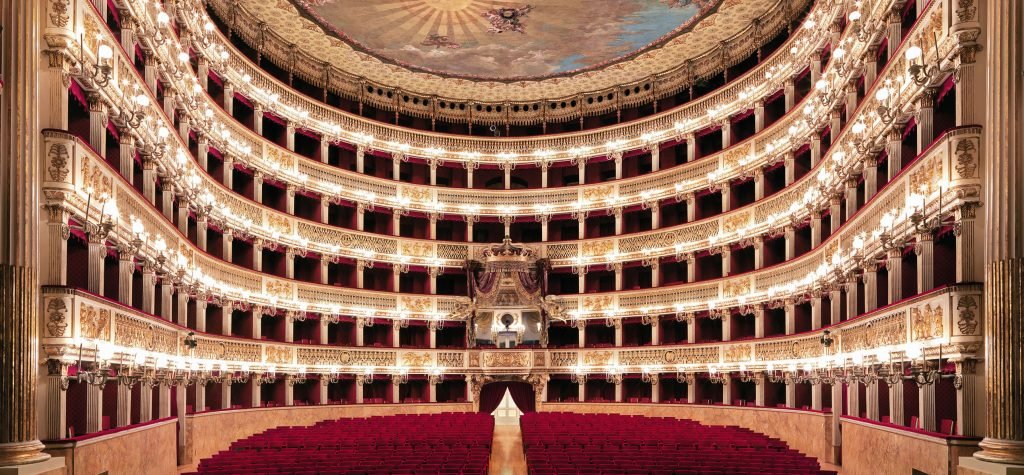 L'interno del maestoso Teatro di San Carlo di Napoli