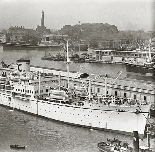 Anna C nel porto di genova , 1948