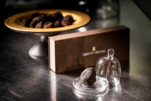 Tartufo Regale, l’unico Tartufo d’Alba al cioccolato, fatto a mano solo con “Nocciola Piemonte IGP”