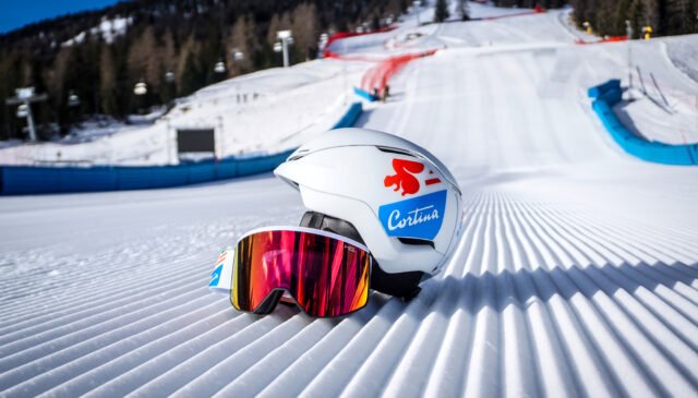 il casco e la maschera Atomic x Fondazione Cortina sulle piste