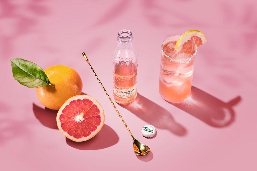 Tassoni Pompelmo Soda La Biologicacon un cocktail Paloma