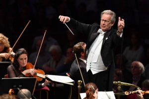 il direttore d'orchestra johneliot gardiner