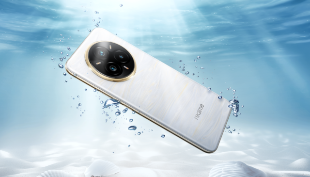 realme 12 Pro+ pearl white con cambio colore