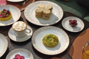 Café Louis Vuitton di via Montenapoleone, la colazione