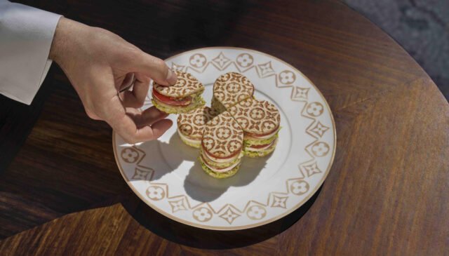 Café Louis Vuitton di via Montenapoleone, il toast iconico