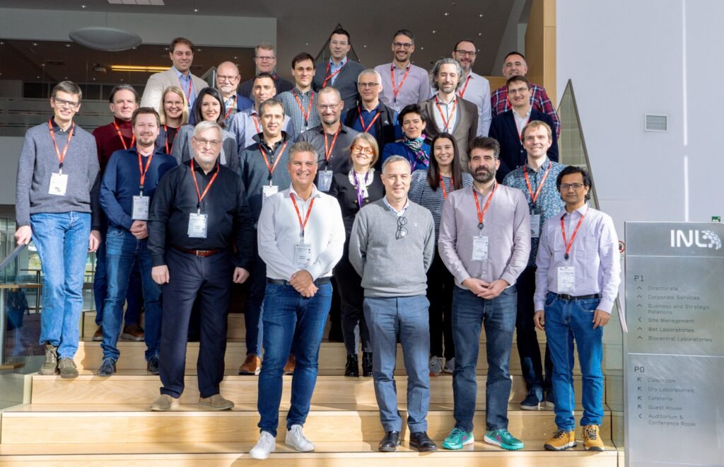 I rappresentanti dei dodici membri del consorzio riuniti presso il Laboratorio internazionale di nanotecnologia iberico (INL) di Braga, in Portogallo.