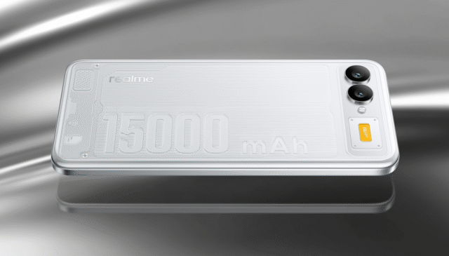 realme svela innovazioni rivoluzionarie all'828 Global Fan Festival: una batteria da 15000 mAh e un telefono con ventola di raffreddamento ridefiniscono l'esperienza mobile per oltre 300 milioni di utenti in tutto il mondo