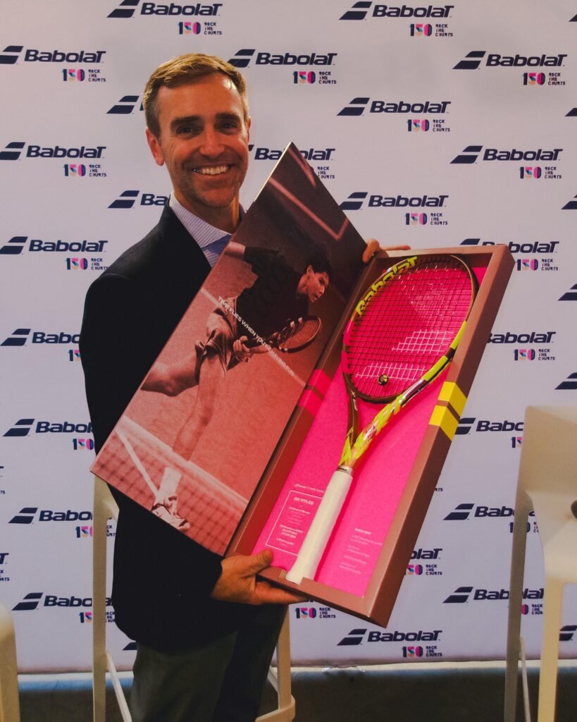 In occasione dei 150 anni di Babolat e in vista degli US Open Brian Vahaly, Presidente del Consiglio e Presidente della USTA, ha ricevuto da Babolat una delle 92 racchette esclusive realizzate come omaggio alla straordinaria carriera di Rafael Nadal. La racchetta è incisa con il numero 84/92, a commemorare l’84° titolo conquistato da Rafa agli US Open del 2019 (su un totale di 92 titoli in carriera).