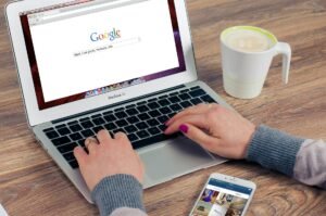Tre mosse per non sparire nel web dominato dall’intelligenza artificiale