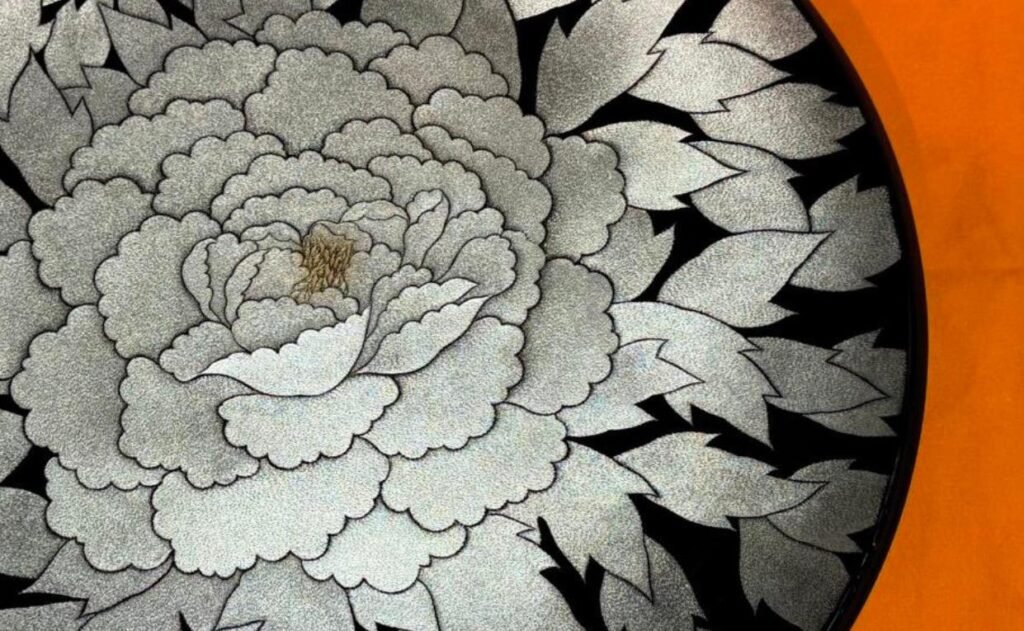 dettaglio di Piatto in lacca Botan_Sakaguchi Shikkiten