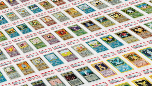 Legendary Collection completa composta da 136 carte, tutte gradate PSA 9 e caratterizzate dal distintivo design olografico “reverse fireworks”.