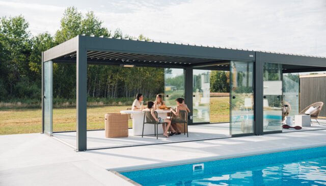 2410 Skydance S2 4x6 Anthracite Free-Standing Glass Wall (Anna Christian) US-Minnesota STD