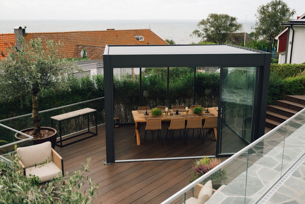 2509 Skydance S3 3x4 Anthracite Free-Standing Glass Wall (Koenigsegg) SE STD -029