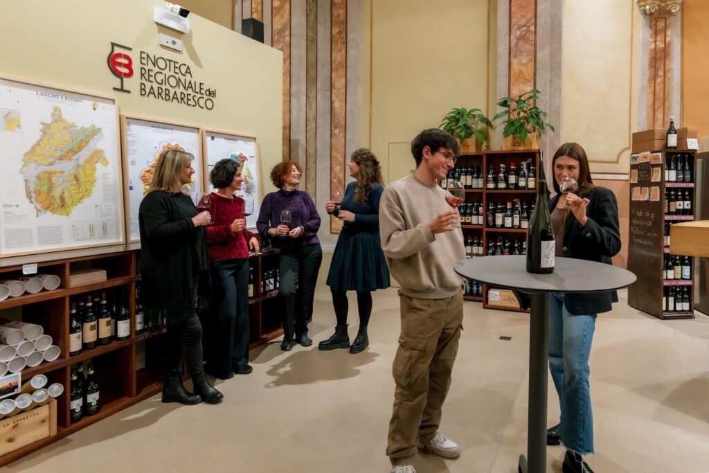 Foto interno Enoteca Barbaresco - ph: Andrea Grasso