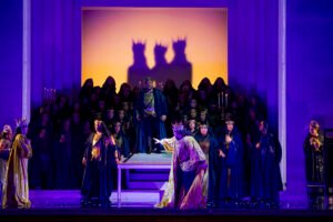 Macbeth Melodramma in quattro atti Libretto di Francesco Maria Piave dalla omonima tragedia di William Shakespeare Musica di Giuseppe Verdi Edizioni Casa Ricordi, Milano Personaggi e Interpreti MACBETH: Franco Vassallo BANCO: Roberto Scandiuzzi LADY MACBETH: Vittoria Yeo DAMA DI LADY MACBETH: Barbara Massaro MACDUFF: Matteo Falcier MALCOLM: Francesco Pittari MEDICO/DOMESTICO: Alin Anca SICARIO/ARALDO: Alin Anca SECONDA APPARIZIONE :Ludovico Ulivelli* TERZA APPARIZIONE: Sofia Ristori* Direttore: Giuseppe Finzi Regia: Fabio Ceresa Scene: Tiziano Santi Costumi: Giuseppe Palella Lighting Designer: Cristian Zucaro Coreografia: Mattia Agatiello ORT – Orchestra della Toscana (bande di palcoscenico a cura di Orchestra Giovanile Toscana ) Compagnia di danza: Fattoria Vittadini Coro Arché Maestro del coro: Marco Bargagna Nuovo allestimento del Teatro Verdi di Pisa in coproduzione con Teatro Alighieri di Ravenna, Teatro Amintore Galli di Rimini, Teatro Carlo Felice di Genova, Teatro Pavarotti-Freni di Modena, Teatro Valli di Reggio Emilia, Teatro Comunale di Ferrara, Teatro Goldoni di Livorno.