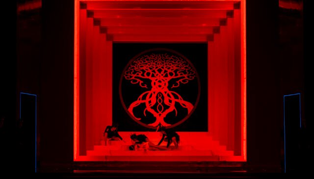 Macbeth Melodramma in quattro atti
Libretto di Francesco Maria Piave dalla omonima tragedia di William Shakespeare Musica di Giuseppe Verdi Edizioni Casa Ricordi, Milano Personaggi e Interpreti MACBETH: Franco Vassallo
BANCO: Roberto Scandiuzzi
LADY MACBETH: Vittoria Yeo
DAMA DI LADY MACBETH: Barbara Massaro
MACDUFF: Matteo Falcier
MALCOLM: Francesco Pittari
MEDICO/DOMESTICO: Alin Anca
SICARIO/ARALDO: Alin Anca
SECONDA APPARIZIONE :Ludovico Ulivelli*
TERZA APPARIZIONE: Sofia Ristori* Direttore: Giuseppe Finzi
Regia: Fabio Ceresa Scene: Tiziano Santi
Costumi: Giuseppe Palella
Lighting Designer: Cristian Zucaro
Coreografia: Mattia Agatiello ORT – Orchestra della Toscana (bande di palcoscenico a cura di Orchestra Giovanile Toscana )
Compagnia di danza: Fattoria Vittadini
Coro Arché
Maestro del coro: Marco Bargagna Nuovo allestimento del Teatro Verdi di Pisa in coproduzione con Teatro Alighieri di Ravenna, Teatro Amintore Galli di Rimini, Teatro Carlo Felice di Genova, Teatro Pavarotti-Freni di Modena, Teatro Valli di Reggio Emilia, Teatro Comunale di Ferrara, Teatro Goldoni di Livorno.