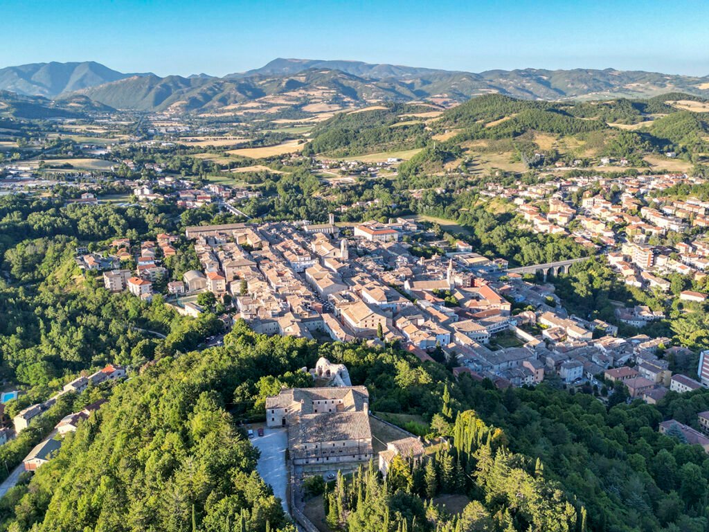 Cagli - Panorama - ph: Maurizio Tagliatesta