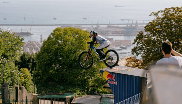 Felipe Agurto performs during the Red Bull Cerro Abajo in Genova, Italy, on August 24th, 2025. // Daniele Molineris / Red Bull Content Pool