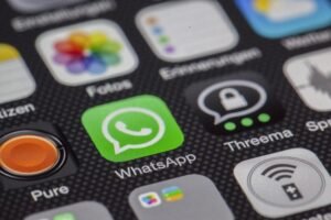 Finti recruiter su WhatsApp