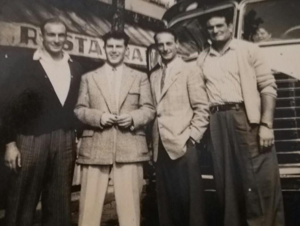 Mario Battaglini (primo dx)_credits archivio famiglia Mario Battaglini